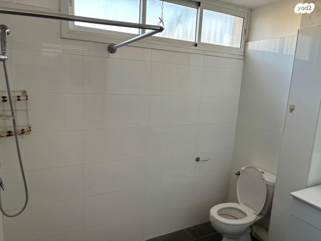 דירה, קדושי קהילת מזריץ' 3, שרת, לוד