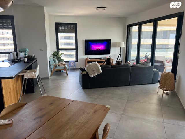 דירה, יצחק נבון 19, נאות אריאל שרון, קרית אונו