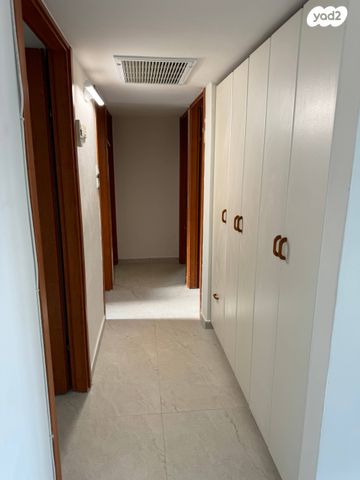 דירה, הרצל 75, שכונת בן גוריון, מרכז העיר ג', רמת גן