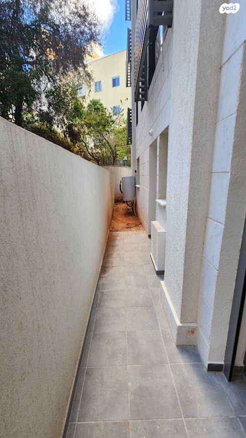 דירת גן, גאולים 52, נאות שושנים, חולון