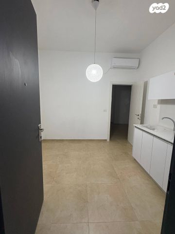 יחידת דיור, בר יהודה 33, שאר העיר, קדימה צורן