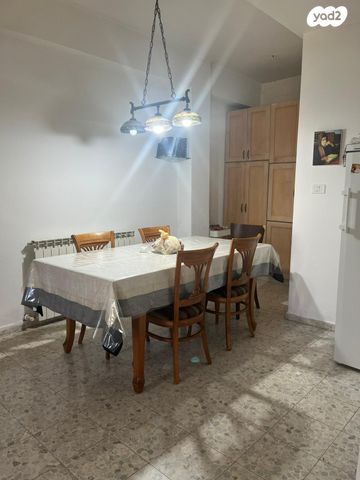 דירת גן, עירית 1, מעוז ציון א', מבשרת ציון