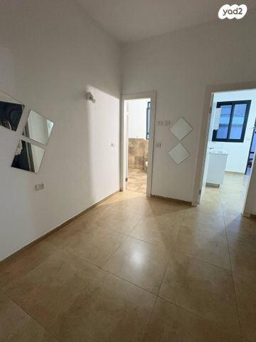 יחידת דיור, בר יהודה 33, שאר העיר, קדימה צורן