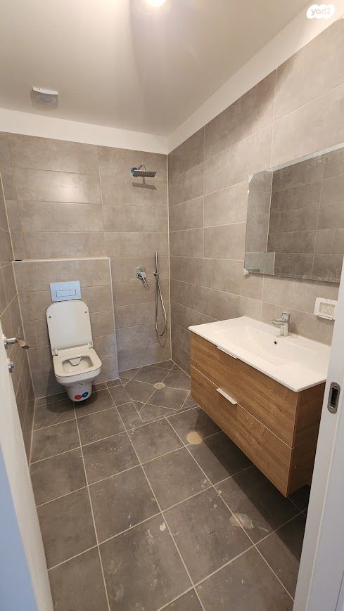 דירת גן, גאולים 52, נאות שושנים, חולון