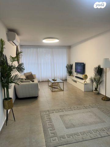 דירה, ידע עם 21, חרוזים, רמת גן