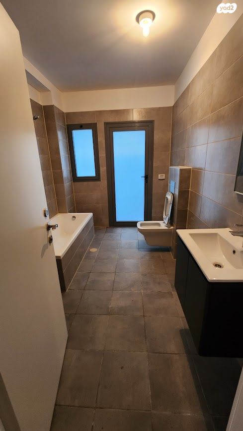 דירת גן, גאולים 52, נאות שושנים, חולון