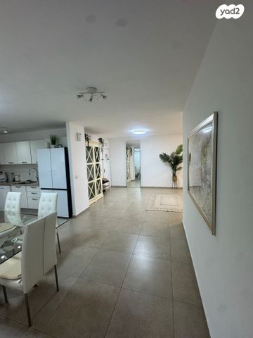 דירה, ידע עם 21, חרוזים, רמת גן