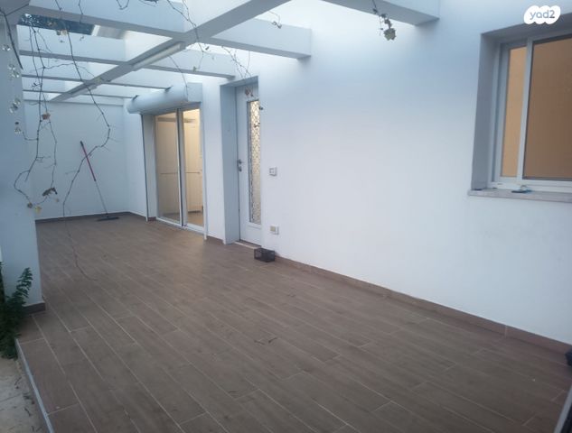 דו משפחתי, אוסישקין 32, נווה חיים, חדרה