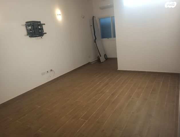 דו משפחתי, אוסישקין 32, נווה חיים, חדרה