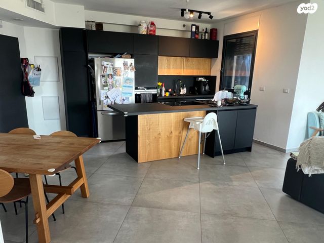 יצחק נבון 19