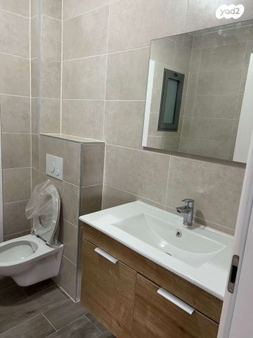 דירה, תופים 1, המוזיקה, שדרות