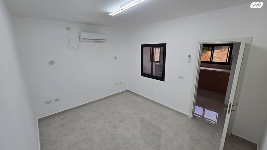 שדרות אבא חושי 111