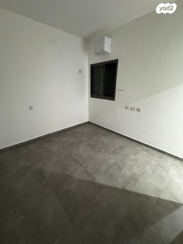 דירה, לאה גולדברג 10, חתני פרס ישראל, באר יעקב