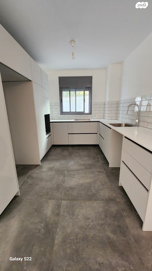 דירת גן, גאולים 52, נאות שושנים, חולון