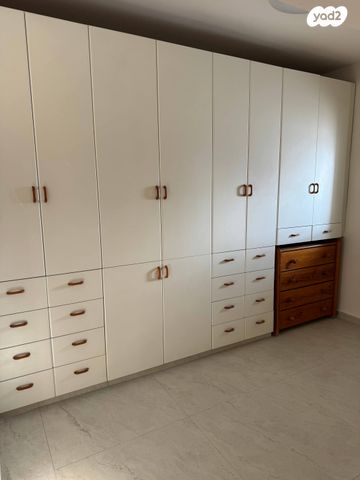 דירה, הרצל 75, שכונת בן גוריון, מרכז העיר ג', רמת גן