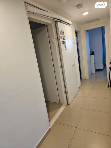 דירה, ביאליק 64, שכונת בן גוריון, מרכז העיר ג', רמת גן