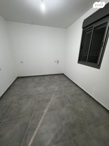 דירה, לאה גולדברג 10, חתני פרס ישראל, באר יעקב