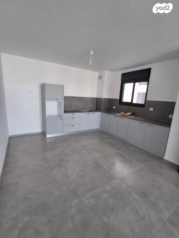 דירה, שלום הגליל 6, אריק שרון, נהריה