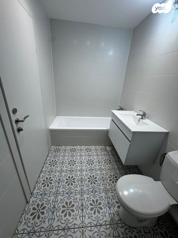 דירה, לאה גולדברג 10, חתני פרס ישראל, באר יעקב