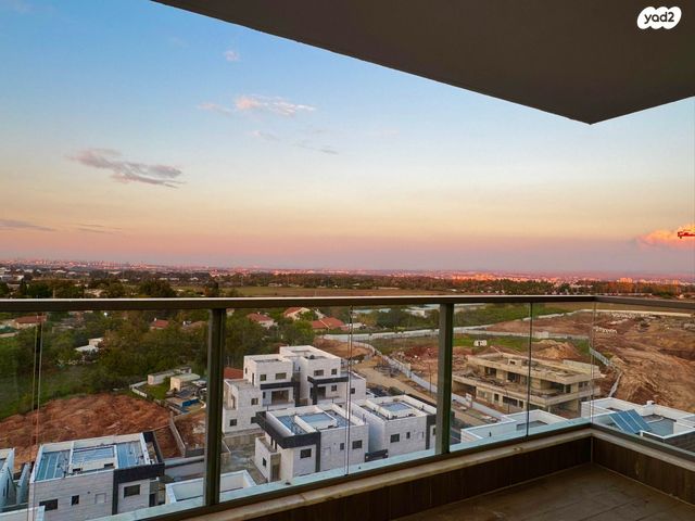 לאה גולדברג 10