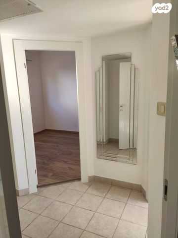 יחידת דיור, ד"ר ליכט 33, שיכון גג, אזור