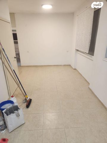 דירה, יהודה לייב פינסקר 40, רמב"ם, ראשון לציון