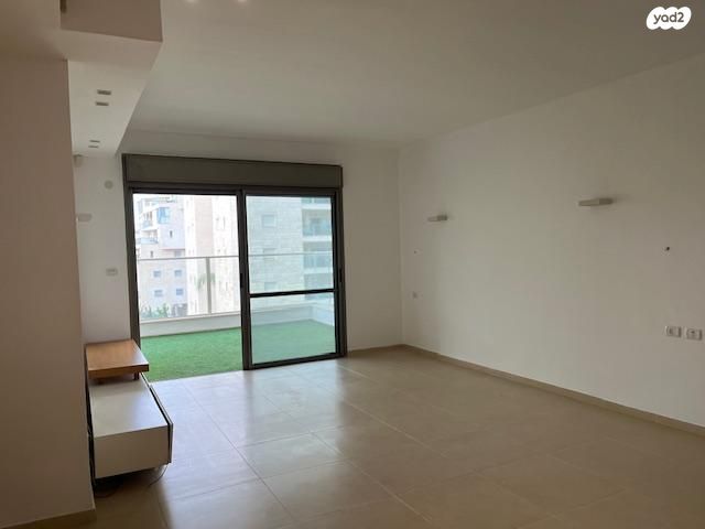 דירה, עוזי חיטמן 6, משכנות האומנים, קרית מוצקין