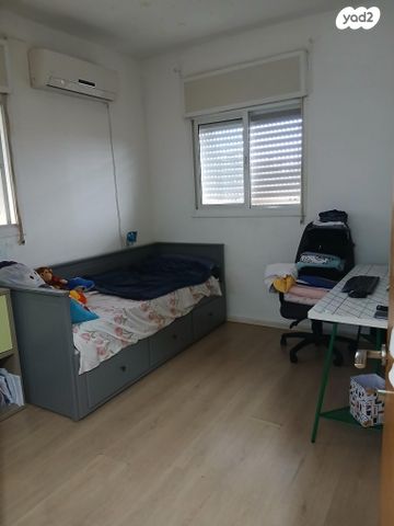 טריפלקס, מנחם בגין 10, נווה גנים, קרית מוצקין