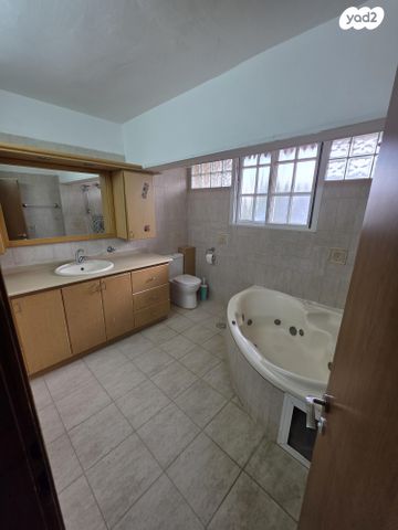 דו משפחתי, אלונים 5, גמלא, קצרין