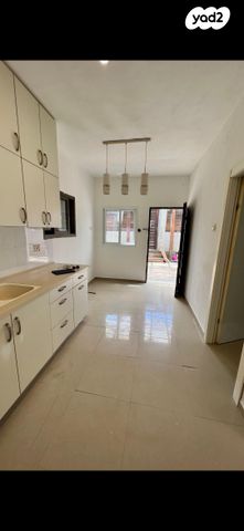 דירת גן, קיבוץ גלויות 41, עמידר, בת ים