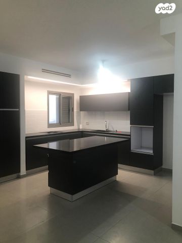 דירה, דרך בן גוריון 3, אבן גבירול, רחובות