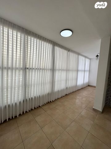 דירה, חומה ומגדל 56, מרכז, קרית עבודה, חולון