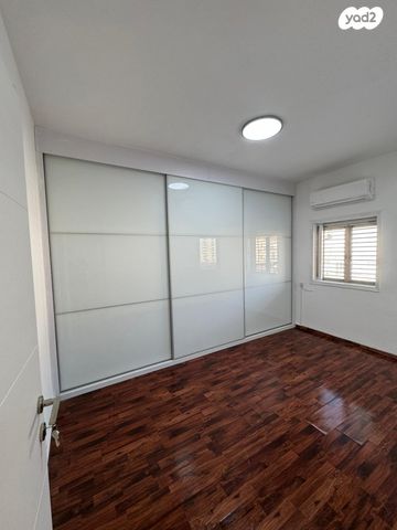 דירה, חומה ומגדל 56, מרכז, קרית עבודה, חולון