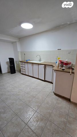 דירה, בר כוכבא 13, האצטדיון, טבריה