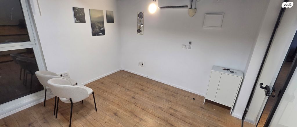 משרדים, אלה 2, החורש, חריש