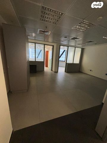 משרדים, דרך זאב ז'בוטינסקי 3, בורסה, רמת גן