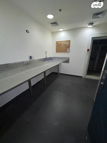 משרדים, דרך זאב ז'בוטינסקי 3, בורסה, רמת גן