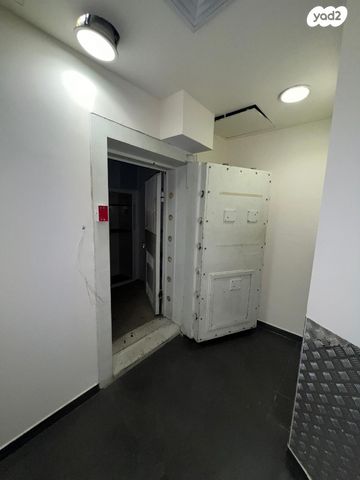 משרדים, דרך זאב ז'בוטינסקי 3, בורסה, רמת גן