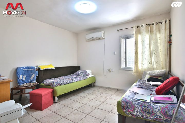 דו משפחתי, הרב עוזיאל 92, שיכון ד, טבריה