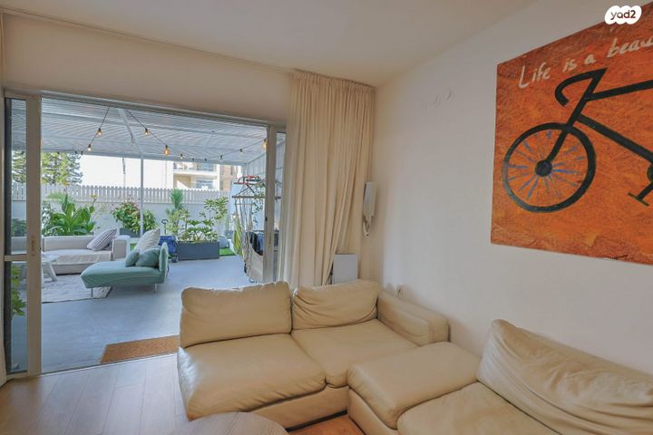 דירת גן, הוד השרון