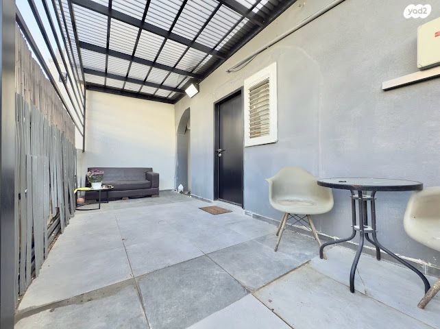 דו משפחתי, יוסף שפרינצק, קרית בנימין, קרית אתא