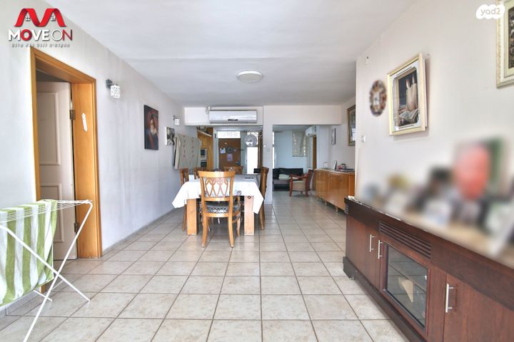 דו משפחתי, הרב עוזיאל 92, שיכון ד, טבריה