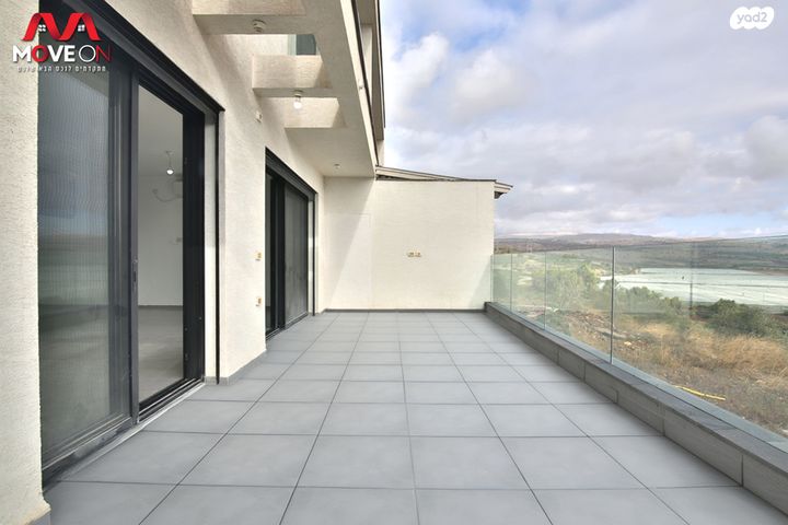 דירת גן, השקד 1, מגדל, מגדל