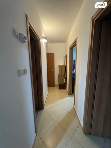 דירה, רחבעם זאבי, ברנע, אשקלון