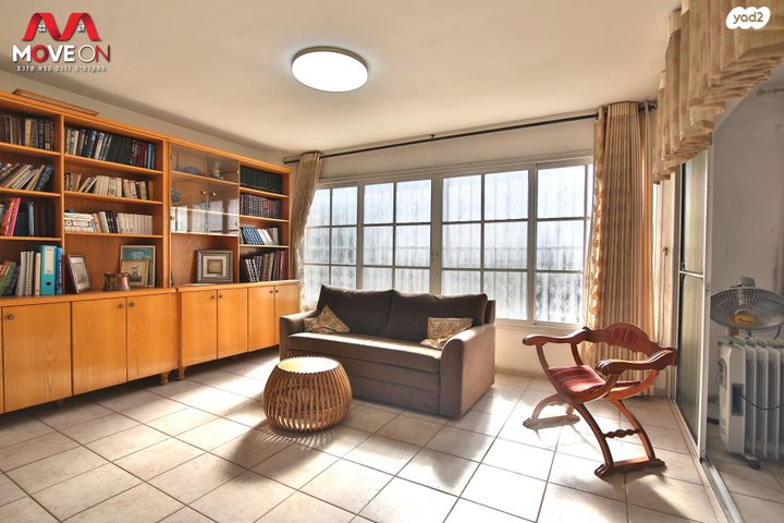 דו משפחתי, הרב עוזיאל 92, שיכון ד, טבריה