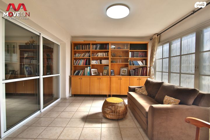 דו משפחתי, הרב עוזיאל 92, שיכון ד, טבריה