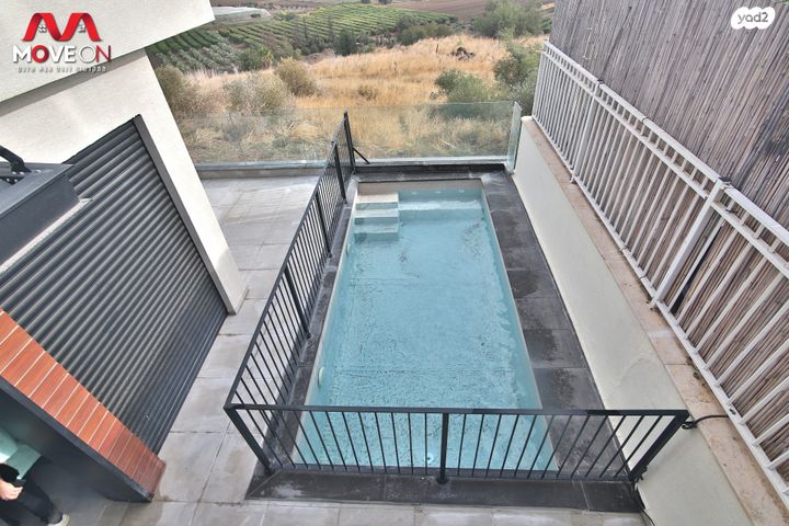 דירת גן, השקד 1, מגדל, מגדל