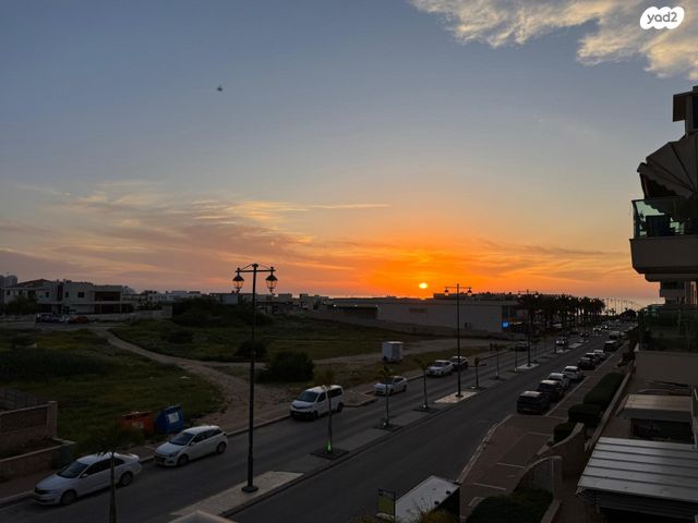 דירה, רחבעם זאבי, ברנע, אשקלון