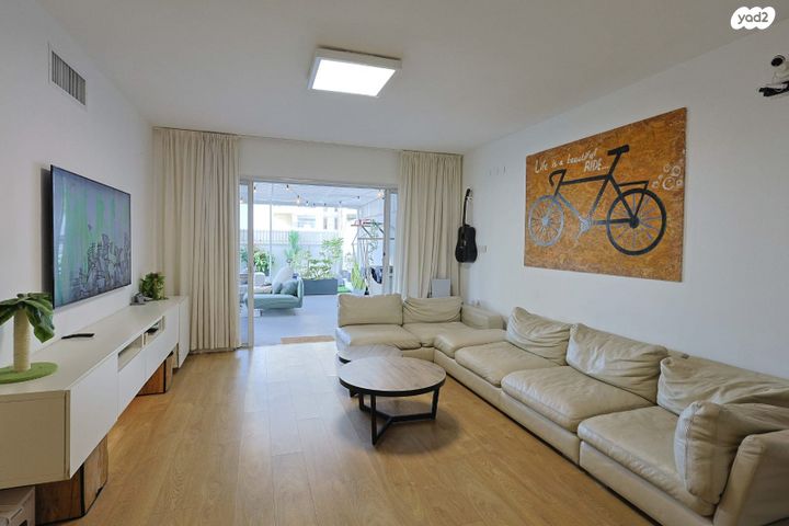 דירת גן, הוד השרון