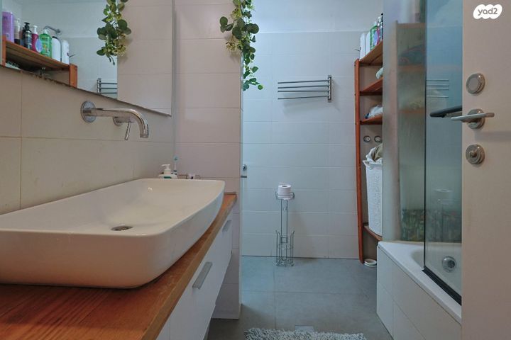 דירת גן, הוד השרון